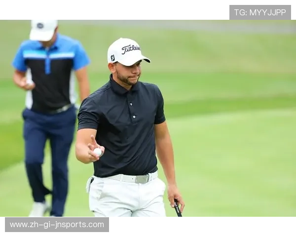 高尔夫资格赛上演惊心动魄决战 一位选手逆袭赢得历史性胜利